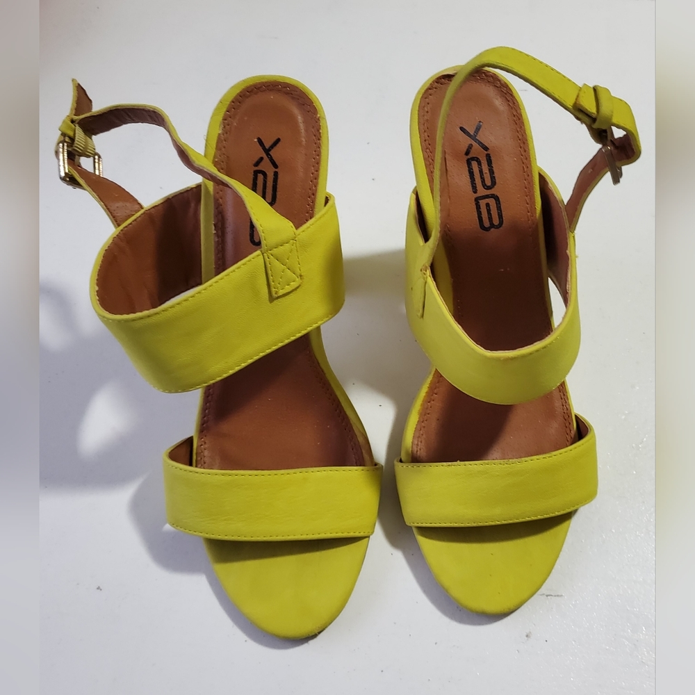 X2B Lime Green Heels, size 7.5.